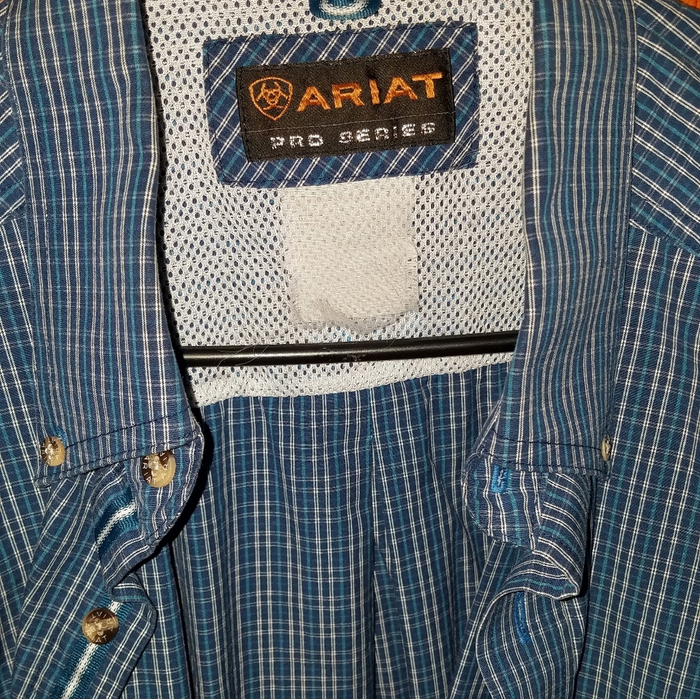 Ariat large shirt. Longsleeve